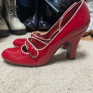 Red BCBG heels- 👠
